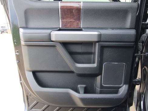 Used 2015 Ford F150 Platinum w/ Equipment Group 701A Luxury image 40