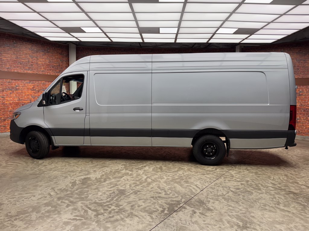 Used 2025 Mercedes-Benz Sprinter 3500 image 2