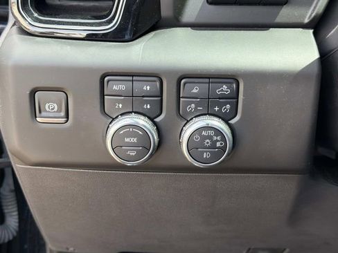Used 2025 GMC Sierra 1500 AT4 w/ AT4 Premium Package AWD/4WD image 26