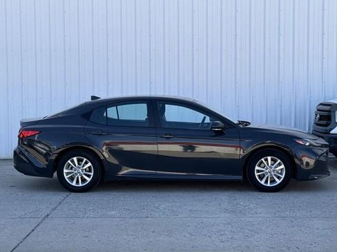 Used 2025 Toyota Camry LE image 3