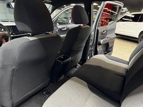 Used 2020 Toyota Tacoma TRD Sport w/ Technology Package image 42