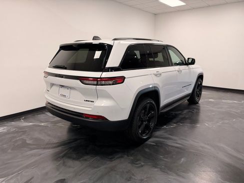 Used 2024 Jeep Grand Cherokee Limited w/ Luxury Tech Group II image 22