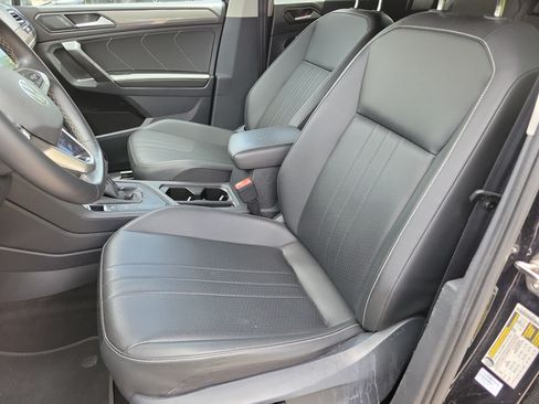 Used 2023 Volkswagen Tiguan SE FWD image 11