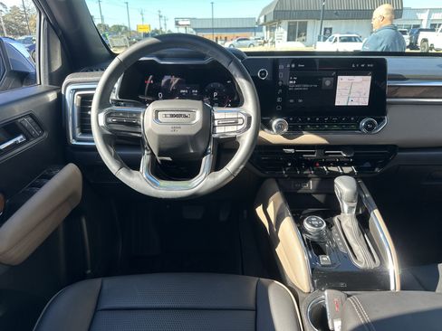 Used 2024 GMC Canyon Denali image 15