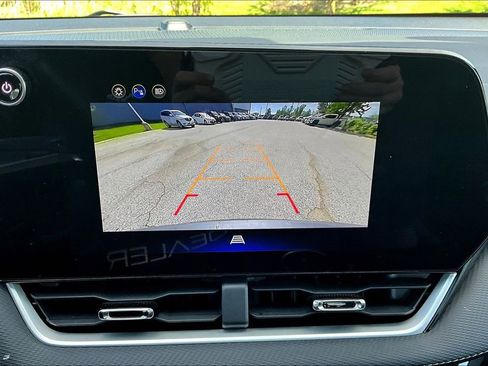 Used 2025 Chevrolet Equinox LT AWD/4WD image 15