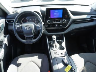 Used 2024 Toyota Highlander LE video 2