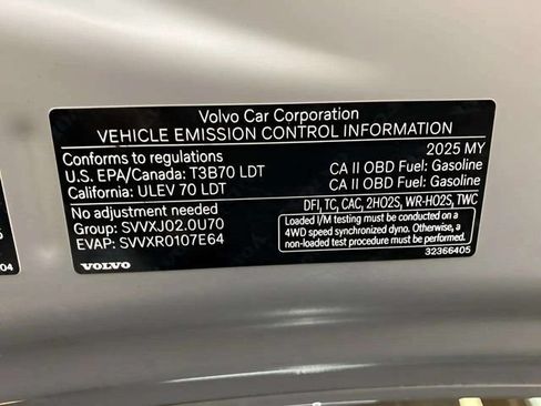 Used 2025 Volvo XC40 B5 Plus AWD/4WD image 88