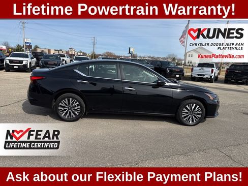 Used 2024 Nissan Altima 2.5 SV AWD/4WD image 11