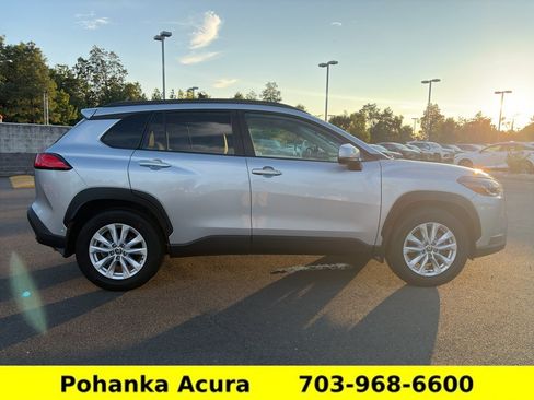 Used 2023 Toyota Corolla Cross LE AWD/4WD image 8