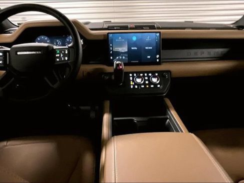 Certified 2025 Land Rover Defender 130 X-Dynamic SE AWD/4WD image 18