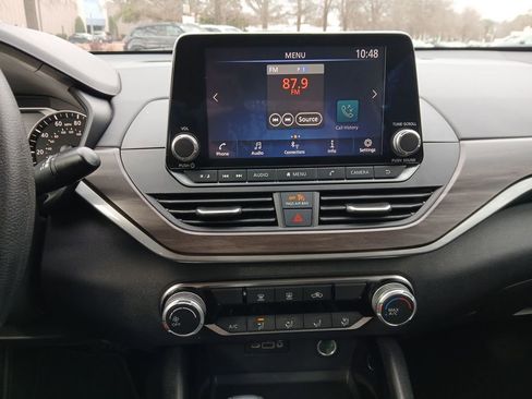 Used 2024 Nissan Altima 2.5 SV image 19