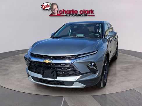 Used 2025 Chevrolet Blazer LT image 2