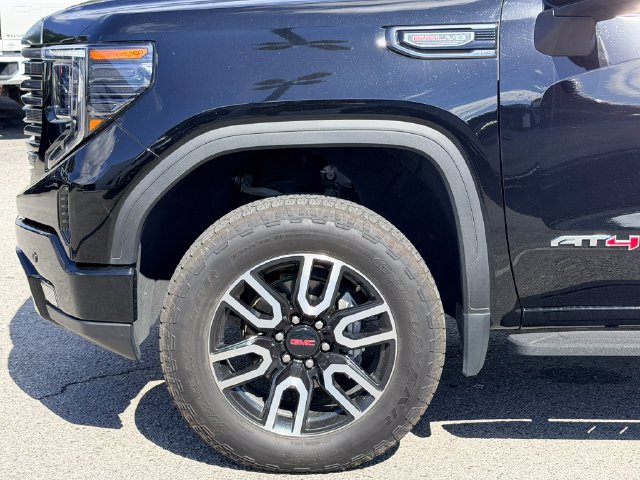 Used 2023 GMC Sierra 1500 AT4 w/ AT4 Premium Package AWD/4WD image 9