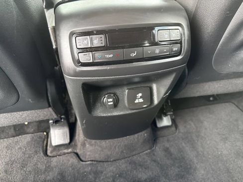 Used 2023 Hyundai Palisade Limited w/ Cargo Package AWD/4WD image 18