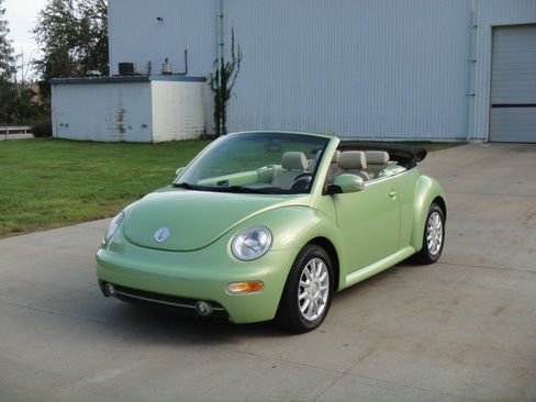 Used 2004 Volkswagen Beetle GLS FWD image 2