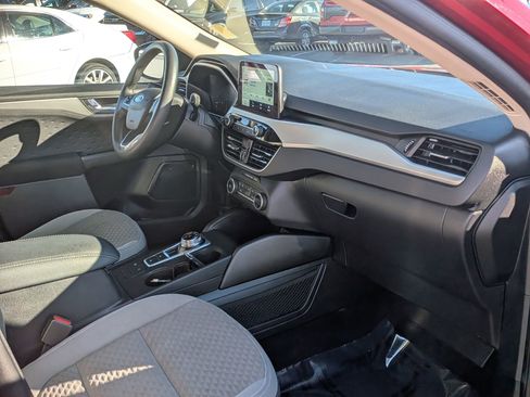 Used 2020 Ford Escape SE image 22