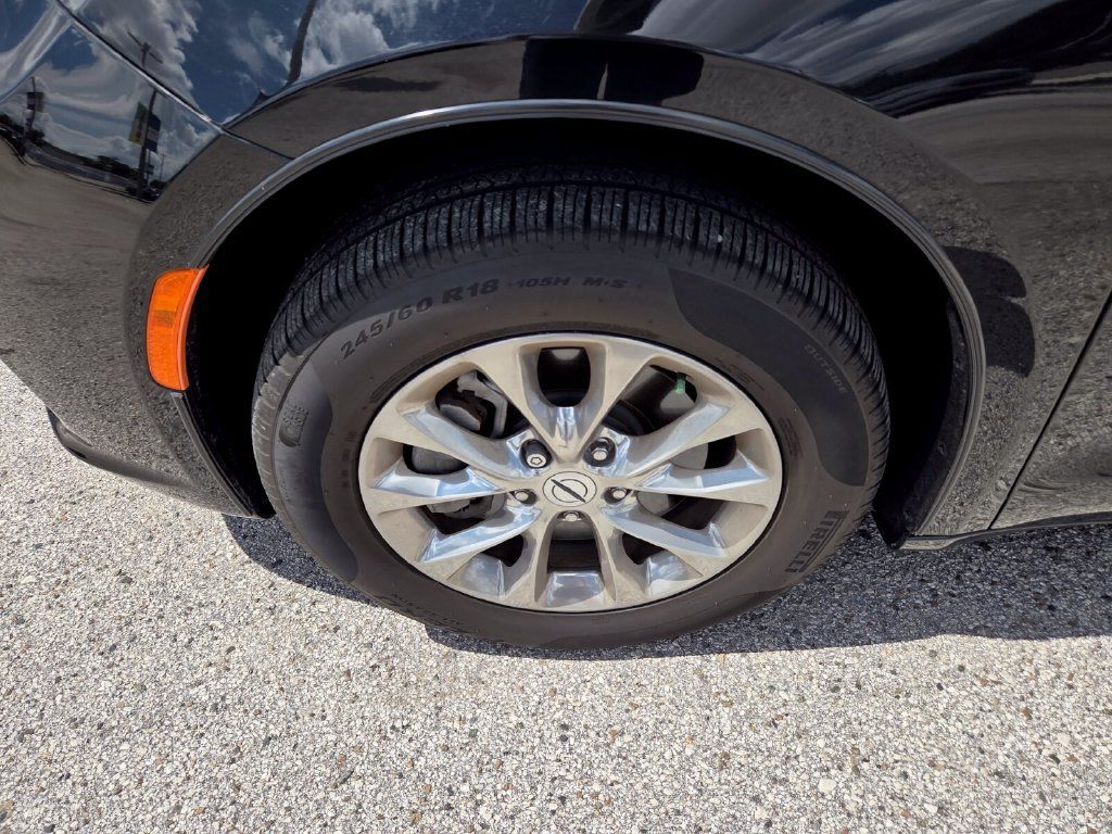 Used 2022 Chrysler Pacifica Touring-L AWD/4WD image 4