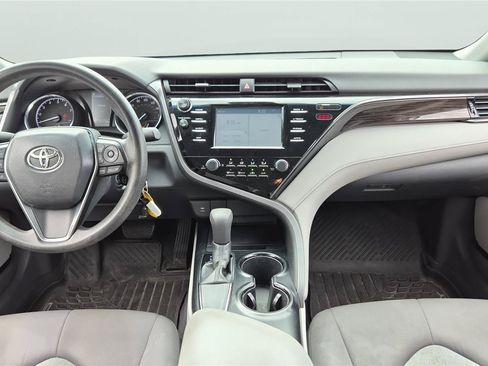 Used 2019 Toyota Camry FWD image 10
