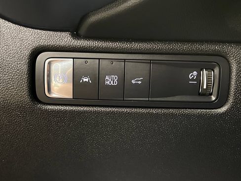 Used 2024 Chevrolet Equinox EV LT FWD image 23