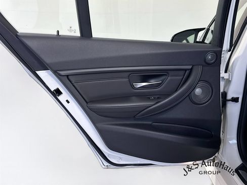 Used 2017 BMW M3 RWD image 33