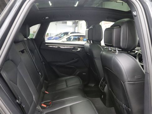 Used 2022 Porsche Macan AWD/4WD image 25