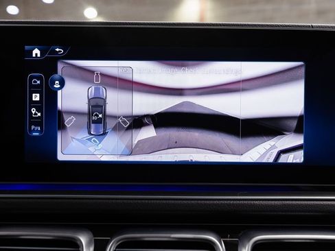 Used 2025 Mercedes-Benz GLS 580 4MATIC image 19