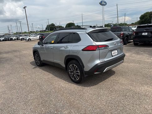 Used 2026 Toyota Corolla Cross XLE FWD image 12