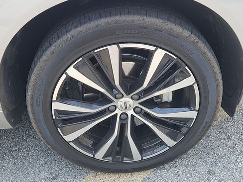Used 2024 Volvo XC60 B5 Plus w/ Protection Package Premier AWD/4WD image 29
