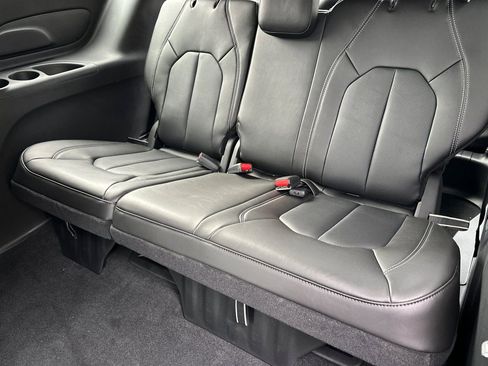 New 2026 Chrysler Pacifica Select image 14