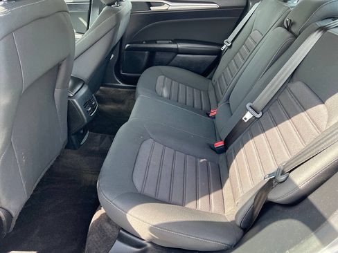 Used 2020 Ford Fusion SE FWD image 11