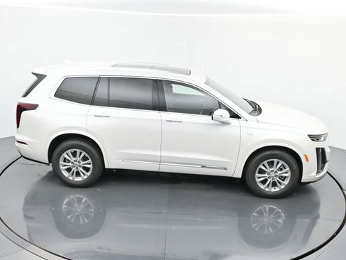 New 2025 Cadillac XT6 Luxury image 28