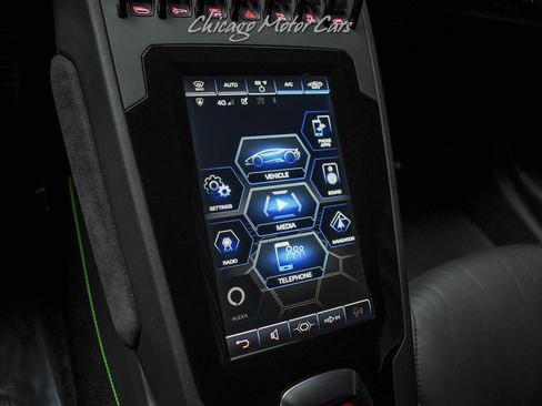 Used 2022 Lamborghini Huracan EVO RWD image 15