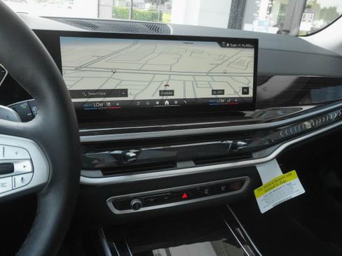 Used 2026 BMW X7 xDrive40i w/ Dynamic Handling Package AWD/4WD image 14