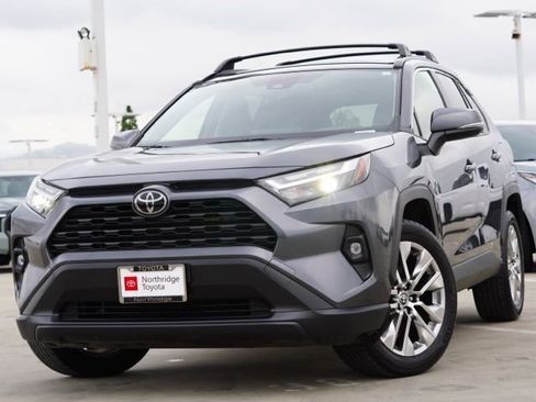 Used 2023 Toyota RAV4 XLE Premium image 3