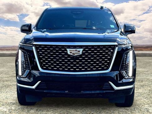 Used 2025 Cadillac Escalade Premium Luxury AWD/4WD image 2