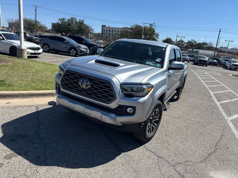 Used 2022 Toyota Tacoma TRD Sport w/ Technology Package image 4