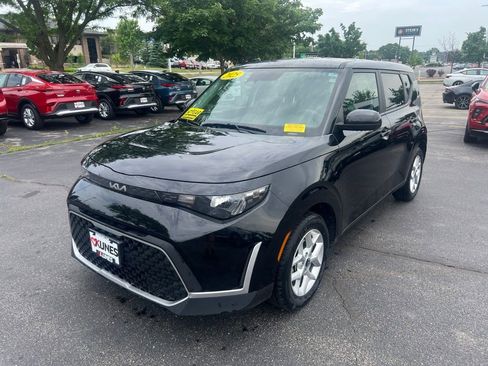 Used 2025 Kia Soul LX w/ LX Technology Package FWD image 8
