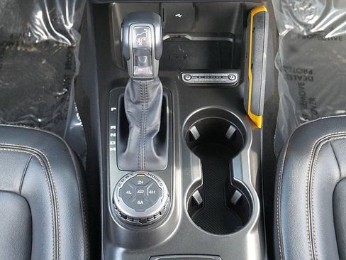 Used 2022 Ford Bronco Badlands image 21