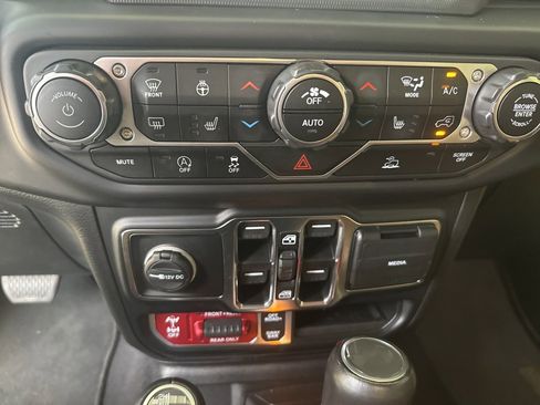 Used 2022 Jeep Wrangler Unlimited Rubicon w/ Steel Bumper Group image 14