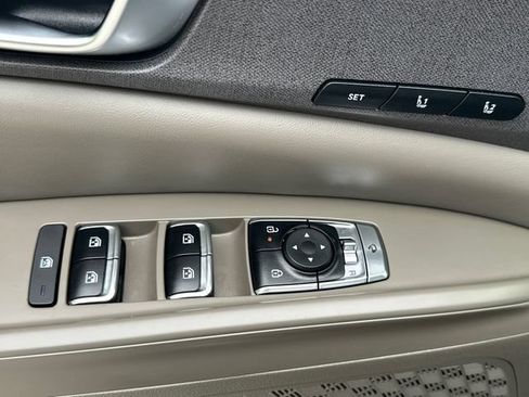 Used 2026 Kia Carnival EX FWD image 23
