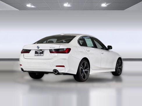 Used 2024 BMW 330i Sedan w/ Convenience Package RWD image 9