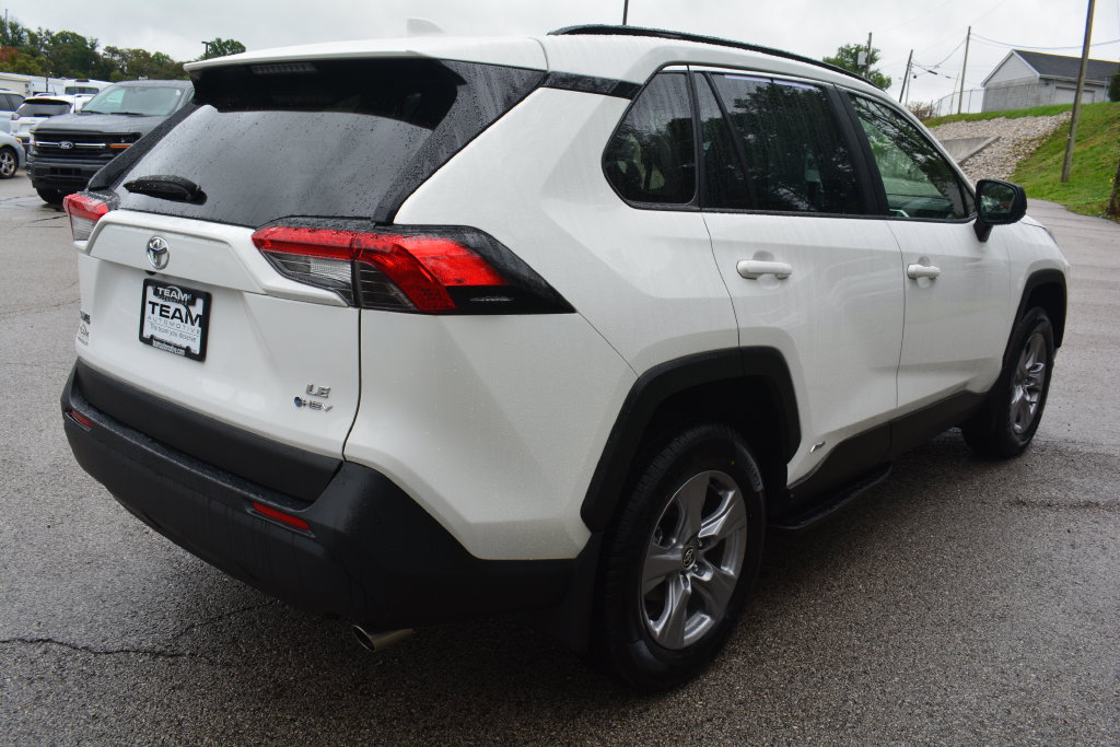 Used 2025 Toyota RAV4 LE AWD/4WD image 5