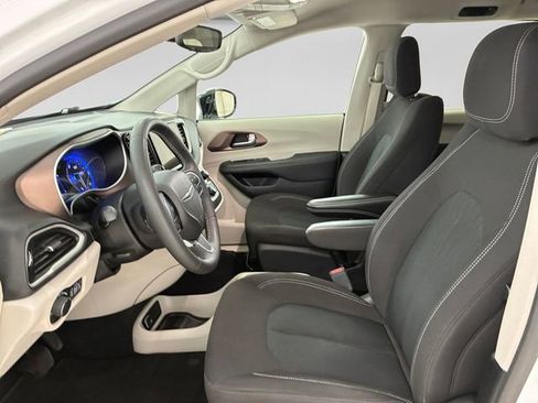 Used 2024 Chrysler Voyager LX FWD image 12