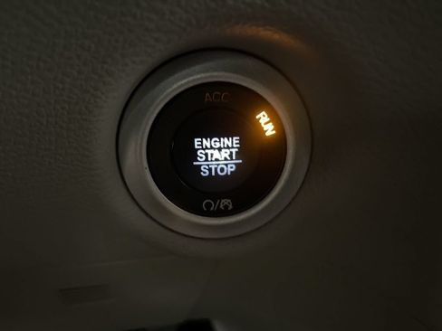Used 2019 Chrysler Pacifica Touring-L FWD image 10
