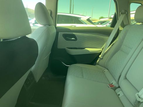 Used 2023 Nissan Rogue SV image 6