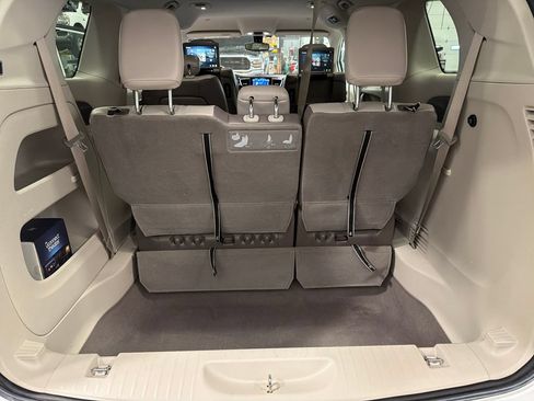Used 2017 Chrysler Pacifica Touring-L Plus w/ Tire & Wheel Group FWD image 20