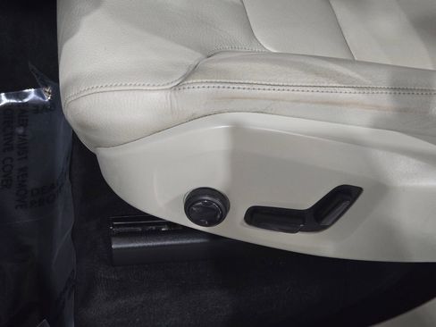 Used 2017 Volvo XC90 T6 Momentum w/ Vision Package image 20