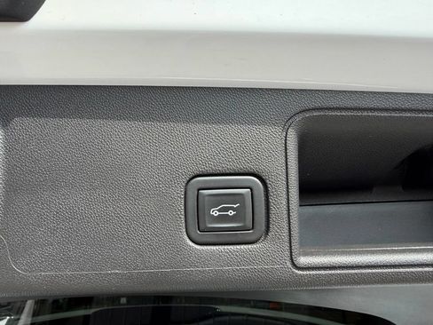 Used 2023 GMC Terrain SLT w/ Elevation Edition FWD image 32