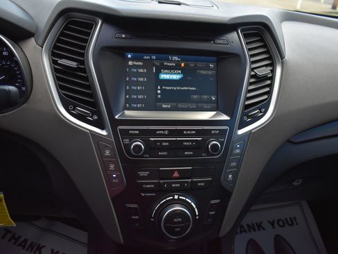 Used 2017 Hyundai Santa Fe SE AWD/4WD image 23