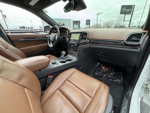 Used 2020 Jeep Grand Cherokee Overland image 11